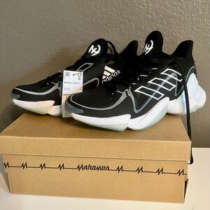 NIB Patrick Mahomes Shoes - Size 6